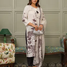 House of Pataudi Women Tie-Up Neck Kurta & Bottom With Dupatta Sets image 2
