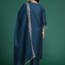 Indo Era Plus Size Ethnic Motifs EmbroideredSequinned Liva Kurta with Trousers & Dupatta image 2