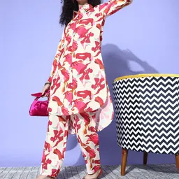 Varanga Women Printed Regular Kurta with Trousers image 1