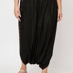 9rasa Women Plus Size Block Printed Harem Pants image 2