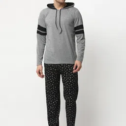 VIMAL JONNEY Men Grey & Black Solid Night suit-image-49