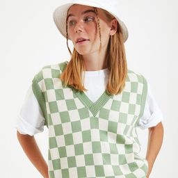 Trendyol Women Green & White Checked Checked Crop Sweater Vest-picture-9
