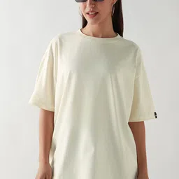 Bewakoof Women Solid Round Neck Cotton Relaxed Fit T-shirt-image-77
