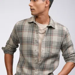 HIGHLANDER Men Spread Collar Tartan Checked Cotton Casual Shirt-image-42