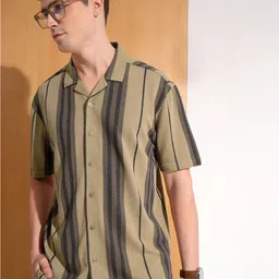 HIGHLANDER Relaxed Fit Drop Shoulder Cuban Collar Half Sleeve Shirt-picture-37