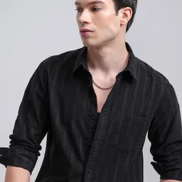HIGHLANDER Men Cutaway Collar Vertical Striped Cotton Slim Fit Casual Shirt-image-27