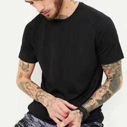 max Men Solid T-shirt image 1