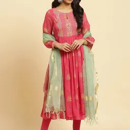 W Pink Floral Printed High Slit Sequinned Kurta & Leggings With Dupatta-image-61