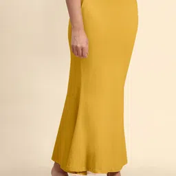 Jaanvi Fish-Cut Saree Shapewear image 2