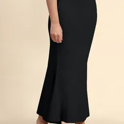 Jaanvi Fish-Cut Saree Shapewear image 4