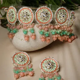 Sukkhi Gold Plated Kundan Studded & Beaded Jewellery Set image 2