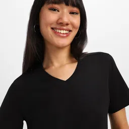 JUNEBERRY Women V-Neck Raw Edge T-shirt image 2