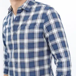 HIGHLANDER Men Blue Slim Fit Checked Casual Shirt image 2