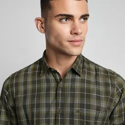 Peter England Casuals Slim Fit Checked Spread Collar Pure Cotton Casual Shirt image 2