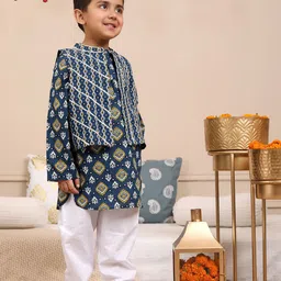 Budding Bees Boys Ethnic Printed Mandarin Collar Pure Cotton Kurta With Pyjamas & Jacket image 3