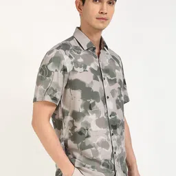 Calvin Klein Jeans Men Cutaway Collar Abstract Printed Cotton Casual Shirt image 3