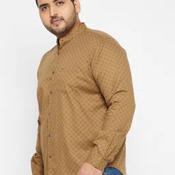 SHOWOFF Plus Men Brown Printed Regular Fit Cotton Casual Shirt image 3