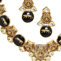 Priyaasi Gold-Plated Kundan-Studded & Beaded Jewellery Set image 4