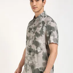 Calvin Klein Jeans Men Cutaway Collar Abstract Printed Cotton Casual Shirt image 5