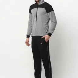 mack jonney VIMAL JONNEY Men Grey & Black Colourblocked Night suit image 5