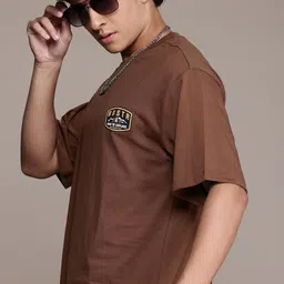 Men Solid Round Neck Pure Cotton Brown T-Shirt-image-76