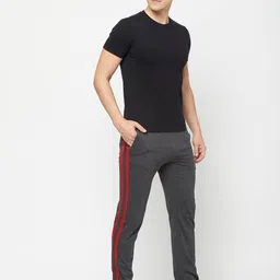 SPORTO Men Black Solid Cotton Regular-Fit T-shirt image 3