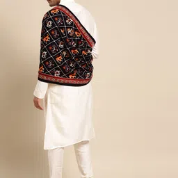 KISAH Men White Kurta with Churidar & Shawl image 4