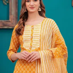 HIGHLIGHT FASHION EXPORT Women Floral Printed Regular Thread Work Pure Cotton Kurta with Trousers & With image 3