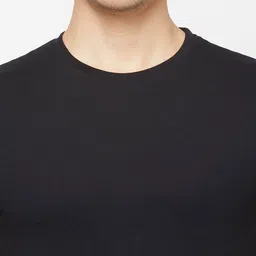 SPORTO Men Black Solid Cotton Regular-Fit T-shirt image 2