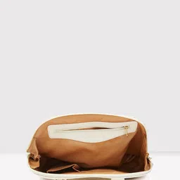 Caprese Textured Swagger Handheld Bag image 5