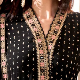Anouk Black Floral Embroidered Thread Work Straight Kurta With Trousers & Dupatta image 2