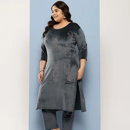 Aarika Plus Size Beads and Stones Pure Cotton Velvet Kurta with Trousers & With Dupatta image 5