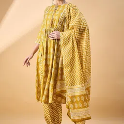 Deewa Women Floral Printed Pleated Pure Cotton Kurta with Patiala & With Dupatta-picture-26