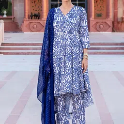Ambraee Women Blue Printed Empire Kurta with Trousers & With Dupatta image 1