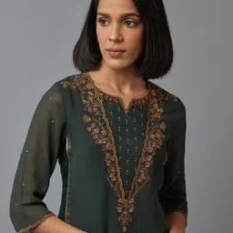 WISHFUL Women Green Embroidered Thread Work Kurta image 3