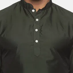 Sethukrishna Men Green Solid Art Silk Kurta image 2