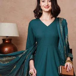 gosriki KALINI V-Neck Kurta With Trousers & Dupatta image 2