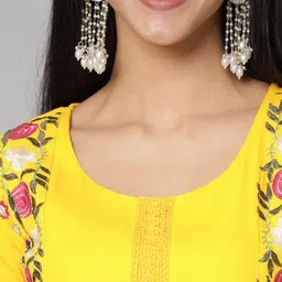 Meeranshi Floral Embroidered Thread Work Anarkali Kurta With Trousers & Dupatta image 2