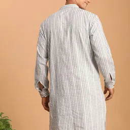 SHVAAS by VASTRAMAY Striped Printed Cotton Sustainable Kurta image 5
