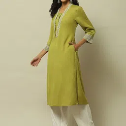 Rangriti Geometric Yoke Design Thread Work Kurta image 4