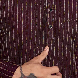 Vardha Men Striped Cold-Shoulder Sleeves Thread Work Handloom Kurta image 4