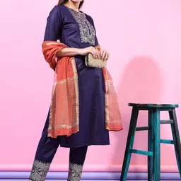 Vishudh Women Purple Straight Kurti With Trousers & With Dupatta image 3