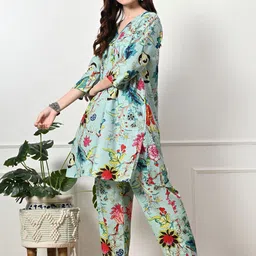 Laado - Pamper Yourself Floral Printed Regular Pure Cotton Kurta with Trousers image 4