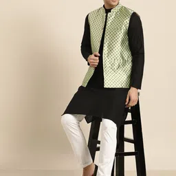 SOJANYA Men Black Thread Work Kurta image 2