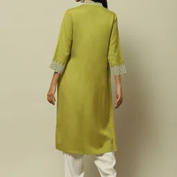 Rangriti Geometric Yoke Design V-Neck Thread Work Straight Kurta image 5