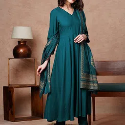 gosriki KALINI V-Neck Kurta With Trousers & Dupatta image 5