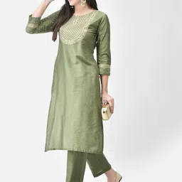 Span Ethnic Motifs Yoke Embroidered Straight Kurta image 5