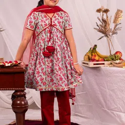 VASTRAMAY Girls Floral Printed Empire Pure Cotton Kurta with Trousers & With Dupatta-picture-31