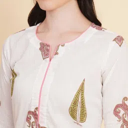 Royal Export Floral Printed Kurta With Trousers & Dupatta image 2
