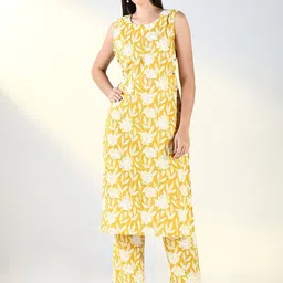 SHOWOFF Women Floral Printed Regular Kurta with Trousers-image-82